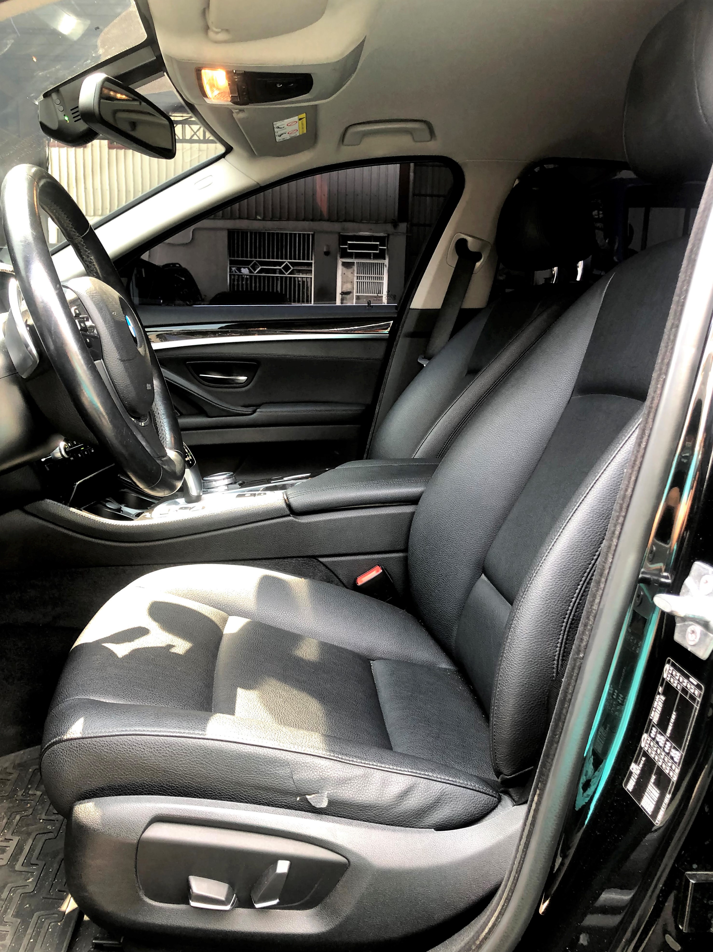 2015年 BMW 520d(F10) 無待修  第5張相片