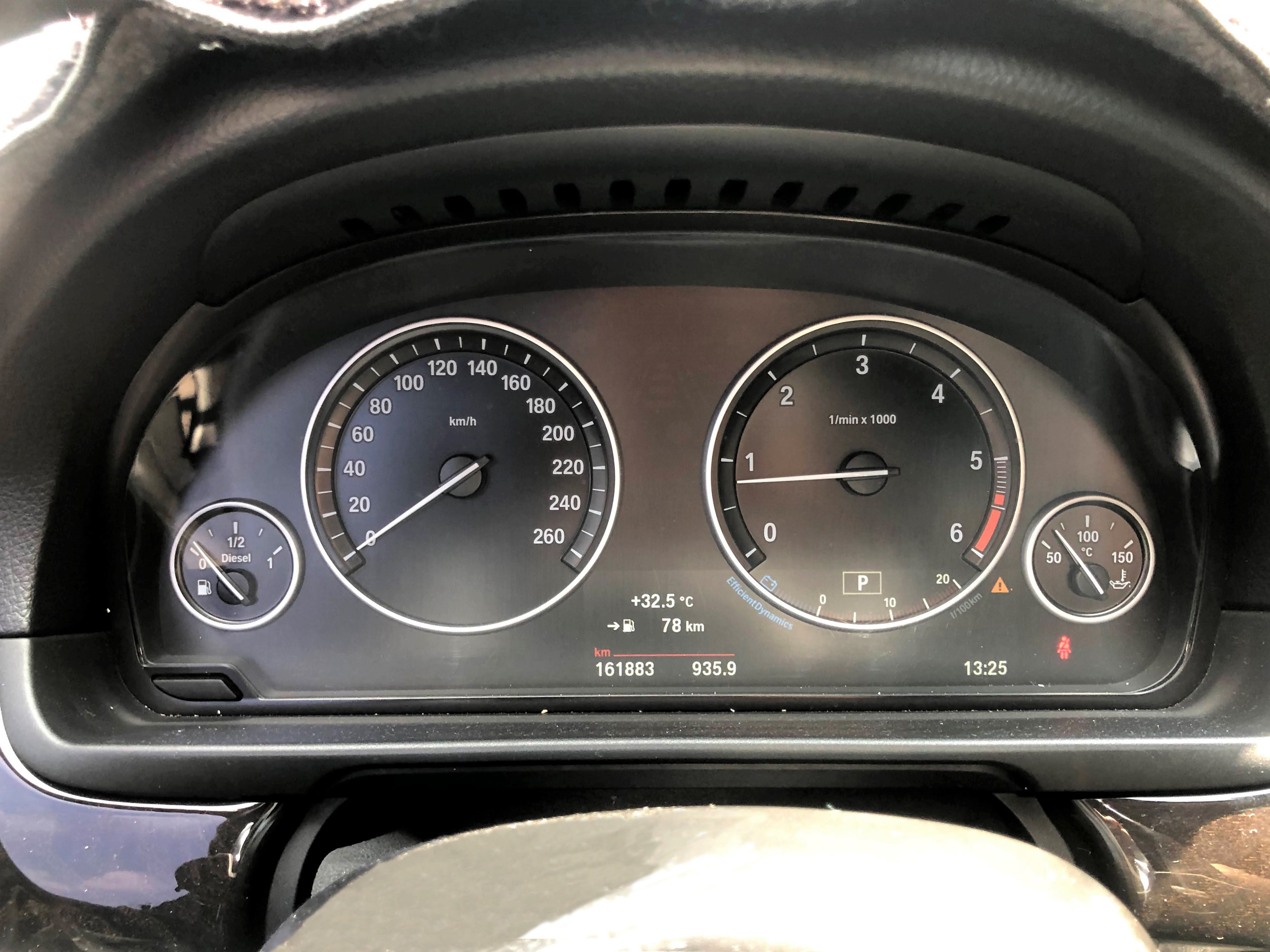 2015年 BMW 520d(F10) 無待修  第10張相片