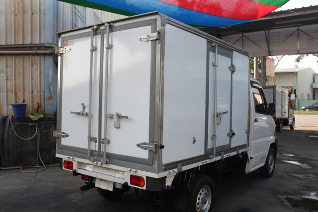 《可認證可做五大保固》《自排冷凍車》《負20度冷凍機組》《車廂內裝乾淨如新》  第3張相片