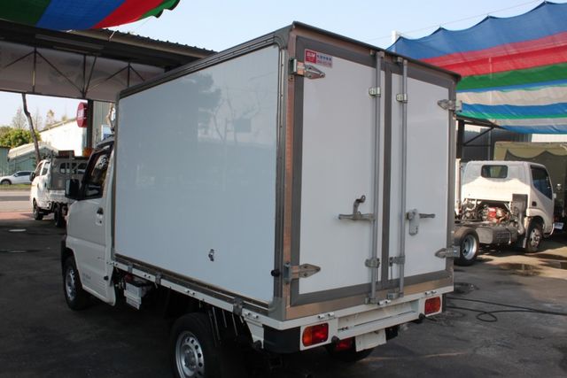 《可認證可做五大保固》《自排冷凍車》《負20度冷凍機組》《車廂內裝乾淨如新》  第4張相片
