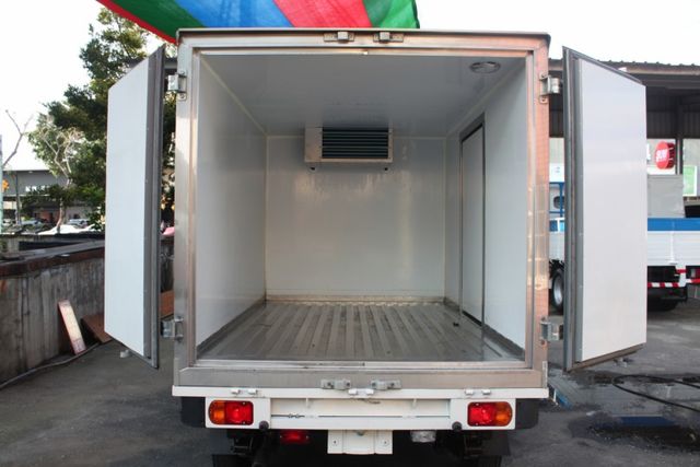 《可認證可做五大保固》《自排冷凍車》《負20度冷凍機組》《車廂內裝乾淨如新》  第5張相片