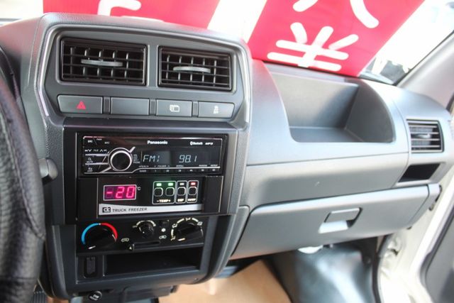 《可認證可做五大保固》《自排冷凍車》《負20度冷凍機組》《車廂內裝乾淨如新》  第8張相片
