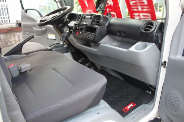 !!稀有自排 HINO11尺半 !!可認證可做五大保固 !!原版件 !!正五噸無限速 !!硬頂篷式配備尾門  第14張相片