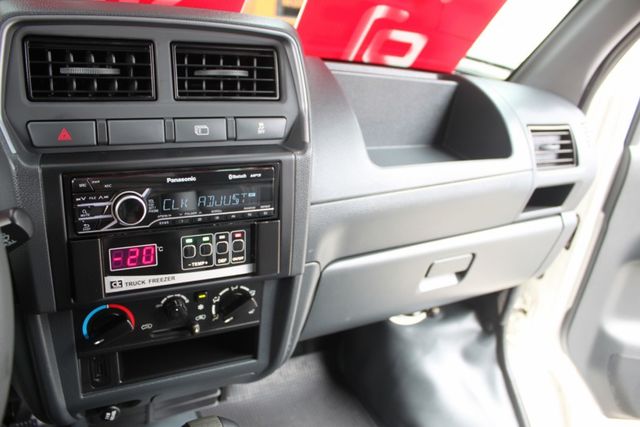 《可認證可做五大保固》《自排冷凍車》《負20度冷凍機組》 《箱厚10公分》《車廂內裝乾淨如新》  第11張相片