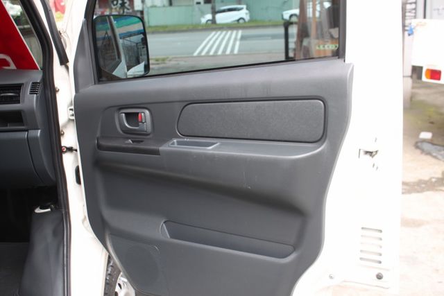 《可認證可做五大保固》《自排冷凍車》《負20度冷凍機組》 《箱厚10公分》《車廂內裝乾淨如新》  第16張相片