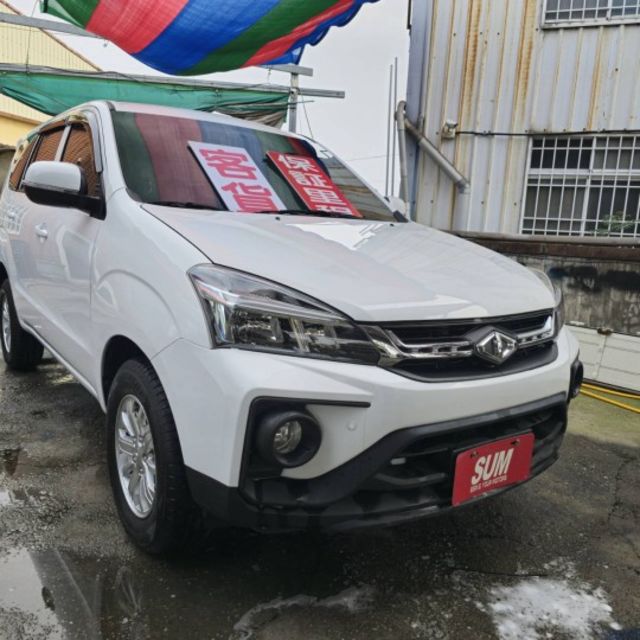 2022年Zinger精緻型客貨車 自排 配備有雙安全氣囊 定速 ABS 鋁圈 循跡防滑 原廠保養 保證里程實跑3萬9千  第2張相片