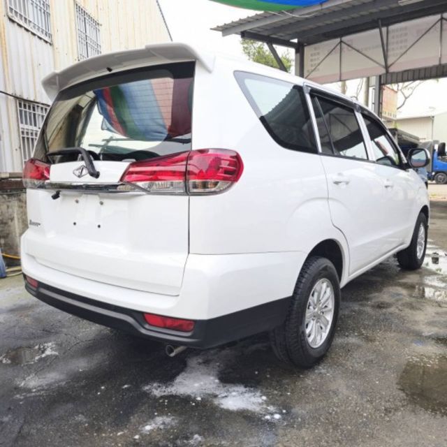 2022年Zinger精緻型客貨車 自排 配備有雙安全氣囊 定速 ABS 鋁圈 循跡防滑 原廠保養 保證里程實跑3萬9千  第3張相片