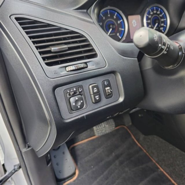 2022年Zinger精緻型客貨車 自排 配備有雙安全氣囊 定速 ABS 鋁圈 循跡防滑 原廠保養 保證里程實跑3萬9千  第8張相片