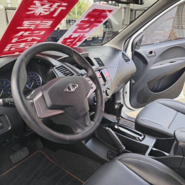 2022年Zinger精緻型客貨車 自排 配備有雙安全氣囊 定速 ABS 鋁圈 循跡防滑 原廠保養 保證里程實跑3萬9千  第9張相片