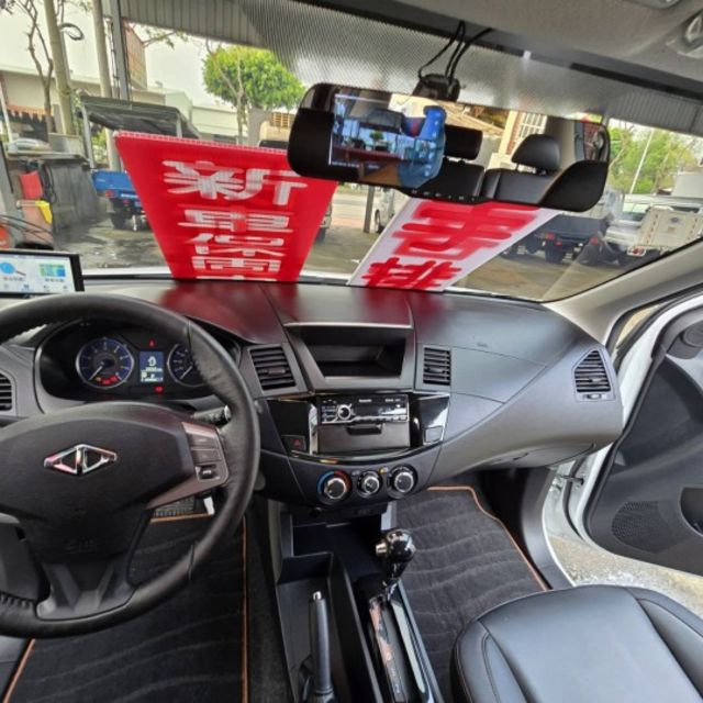 2022年Zinger精緻型客貨車 自排 配備有雙安全氣囊 定速 ABS 鋁圈 循跡防滑 原廠保養 保證里程實跑3萬9千  第10張相片