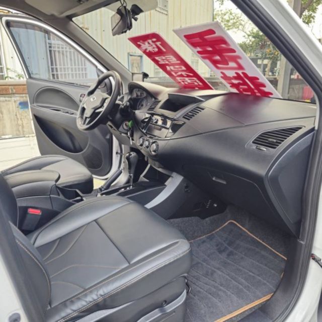 2022年Zinger精緻型客貨車 自排 配備有雙安全氣囊 定速 ABS 鋁圈 循跡防滑 原廠保養 保證里程實跑3萬9千  第12張相片