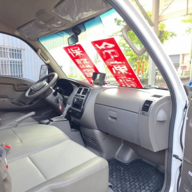 2024年自排豪華版大單廂 超低里程僅跑3千5百公里 新車保固中 原漆原版件 自排 ABS 循跡防滑 原廠加裝四錄系統  第15張相片