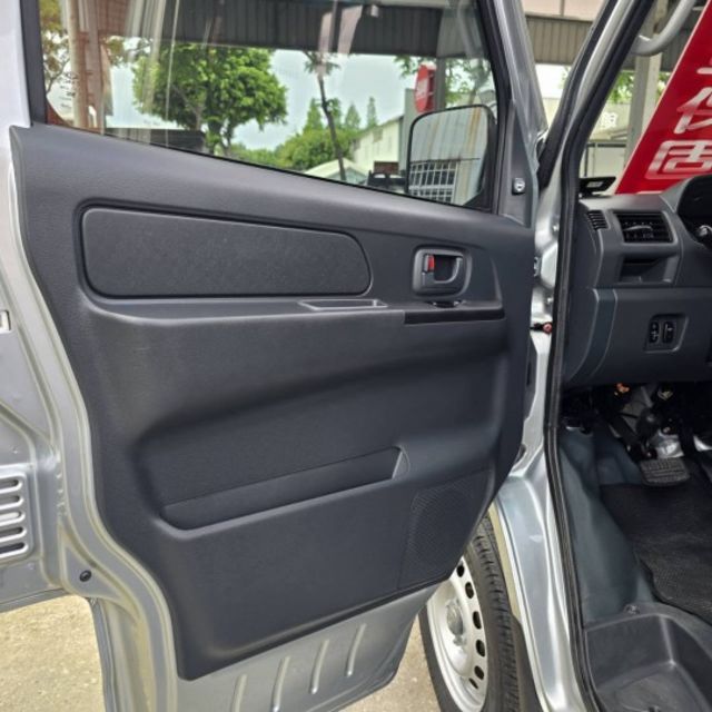2021年自排稀有頂級A210加長版菱利  第5張相片