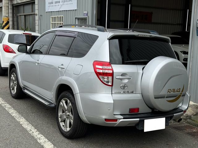 TOYOTA豐田 RAV4  第2張相片