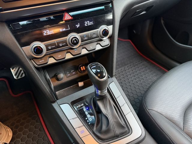 HYUNDAI現代 ELANTRA  第3張相片