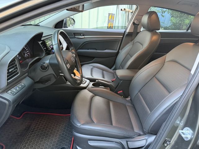 HYUNDAI現代 ELANTRA  第4張相片