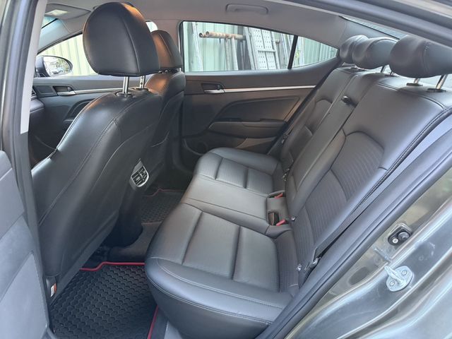 HYUNDAI現代 ELANTRA  第6張相片