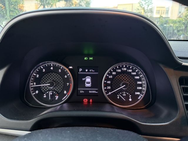 HYUNDAI現代 ELANTRA  第7張相片