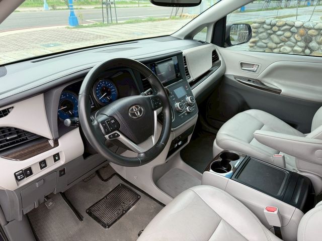 TOYOTA豐田 SIENNA  第3張相片