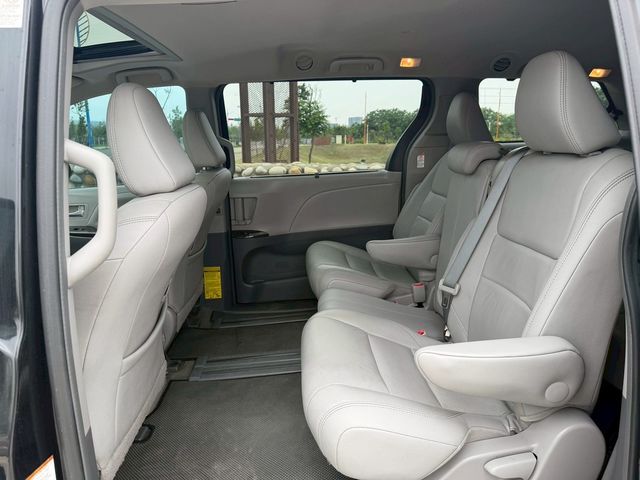 TOYOTA豐田 SIENNA  第5張相片