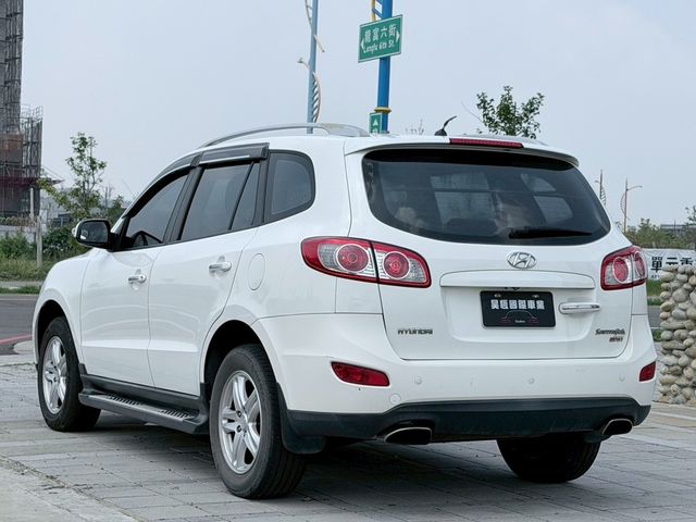 HYUNDAI現代 SANTA FE  第2張相片