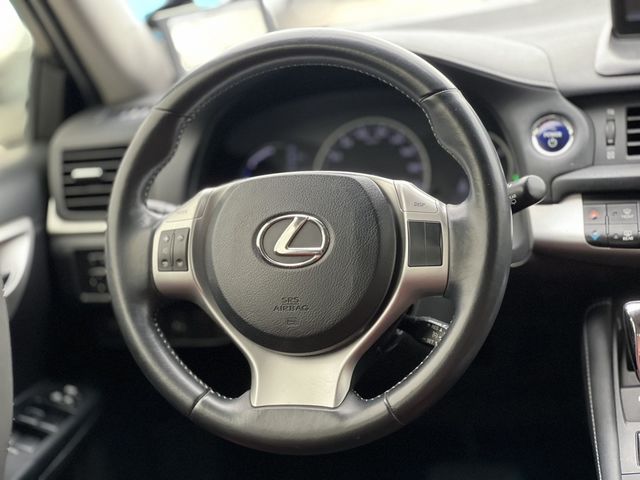 LEXUS凌志 CT200H  第7張相片
