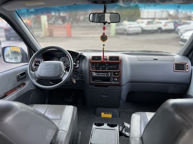 TOYOTA豐田 HIACE  第7張相片