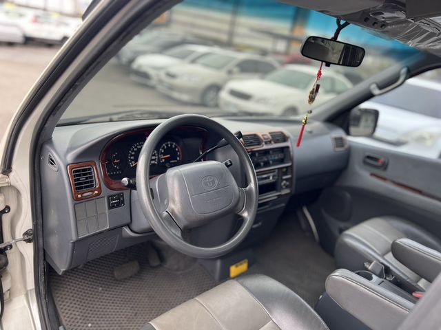 TOYOTA豐田 HIACE  第12張相片
