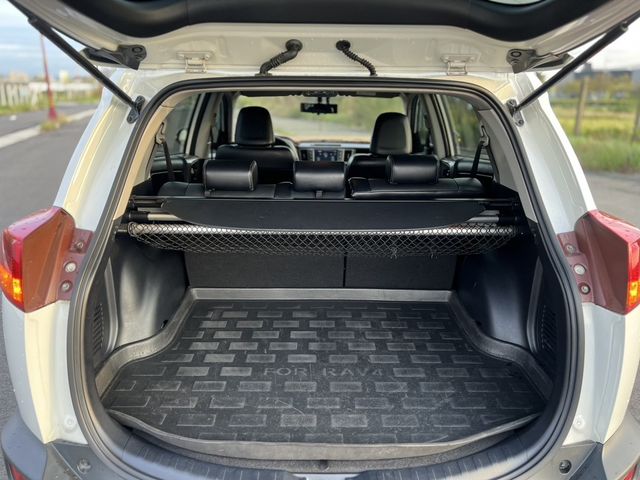 TOYOTA豐田 RAV4  第9張相片