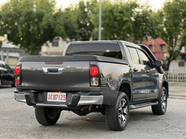 TOYOTA豐田 HILUX  第3張相片