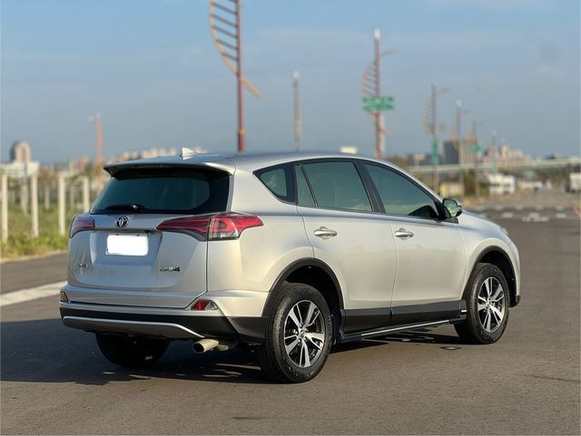 TOYOTA豐田 RAV4  第3張相片
