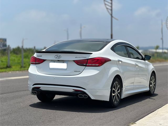 HYUNDAI現代 ELANTRA  第3張相片
