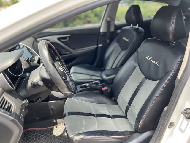HYUNDAI現代 ELANTRA  第7張相片