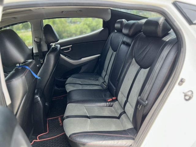 HYUNDAI現代 ELANTRA  第8張相片