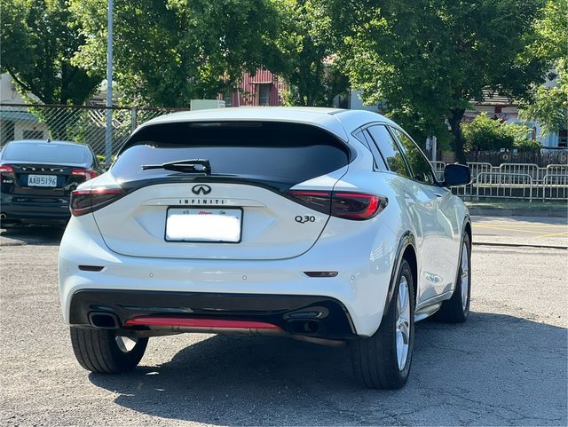 INFINITI無限 Q30  第3張相片