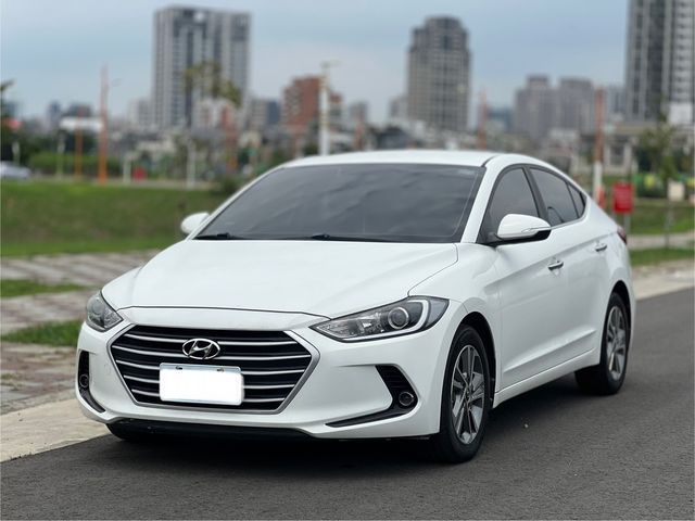HYUNDAI現代 ELANTRA  第1張相片