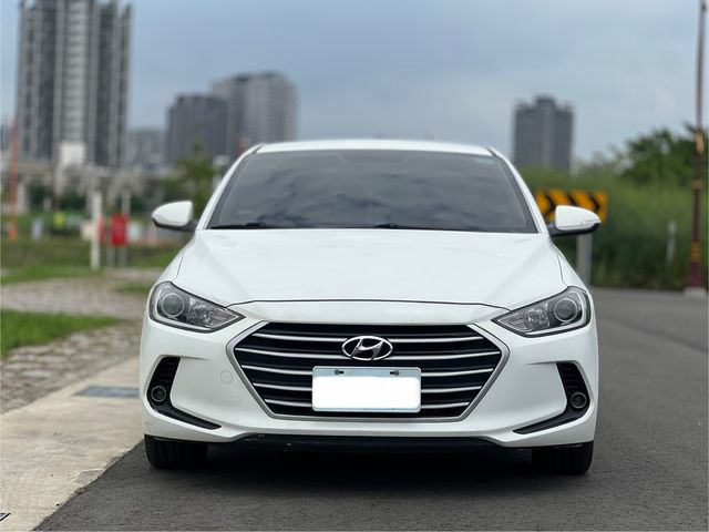 HYUNDAI現代 ELANTRA  第2張相片