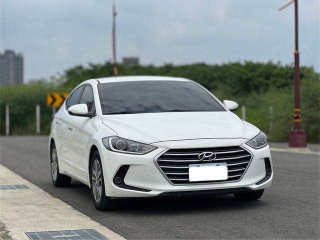 HYUNDAI現代 ELANTRA  第3張相片