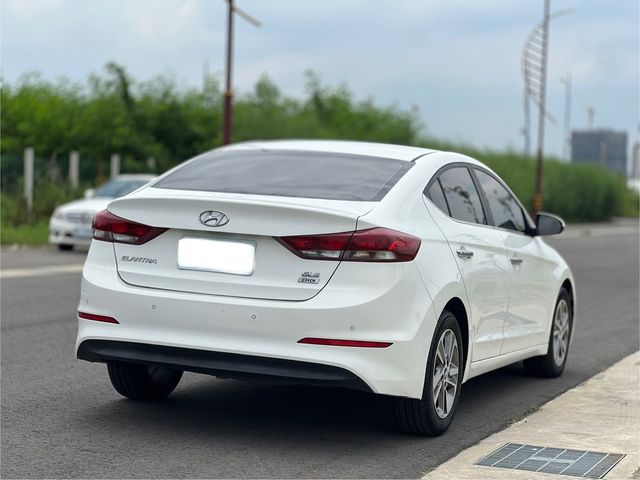 HYUNDAI現代 ELANTRA  第4張相片