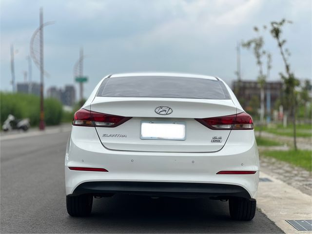 HYUNDAI現代 ELANTRA  第5張相片