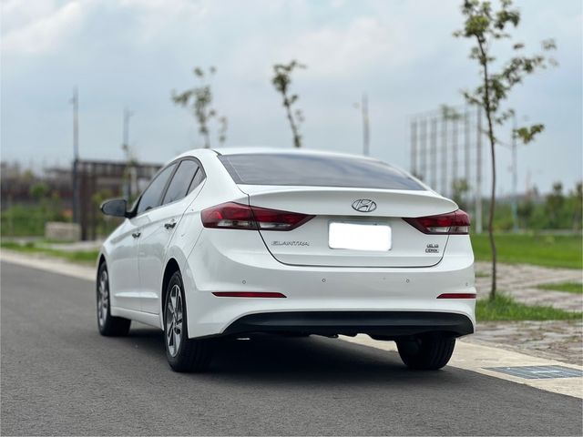 HYUNDAI現代 ELANTRA  第6張相片