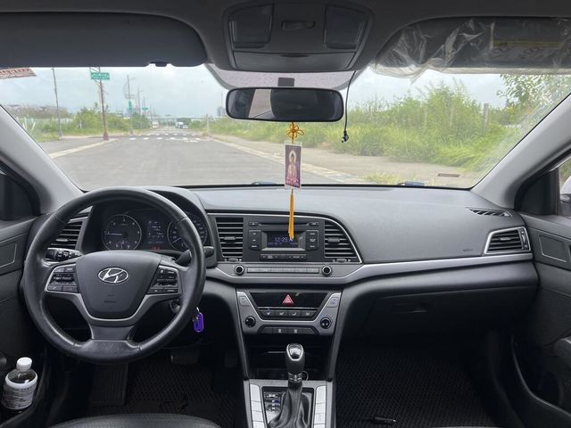 HYUNDAI現代 ELANTRA  第9張相片