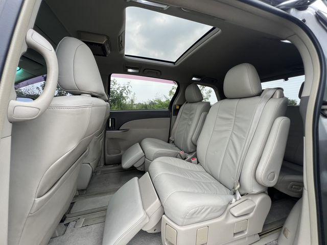 TOYOTA豐田 PREVIA  第10張相片