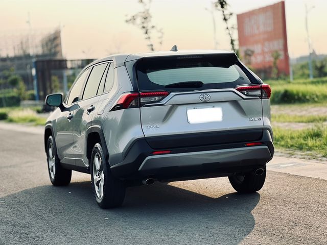 TOYOTA豐田 RAV4  第5張相片