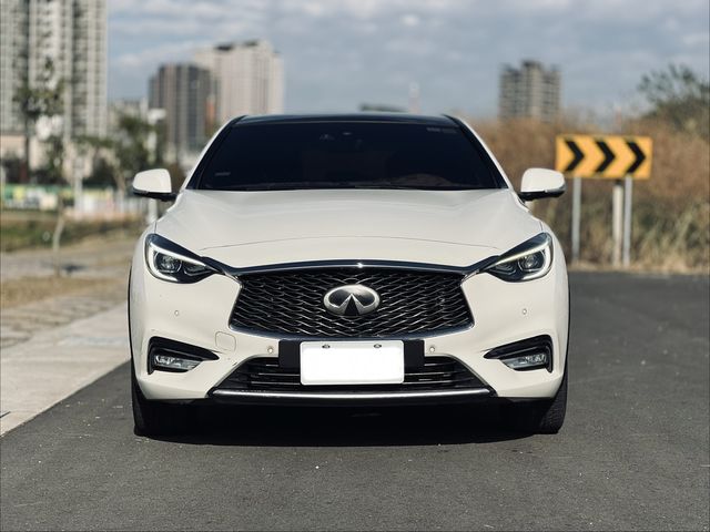 INFINITI無限 Q30  第2張相片