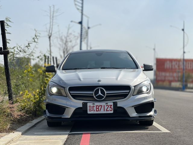 M-BENZ賓士 CLA200  第2張相片