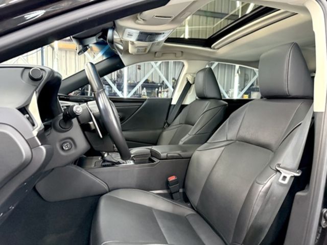 LEXUS凌志 ES300H  第9張相片