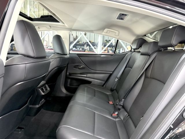 LEXUS凌志 ES300H  第15張相片