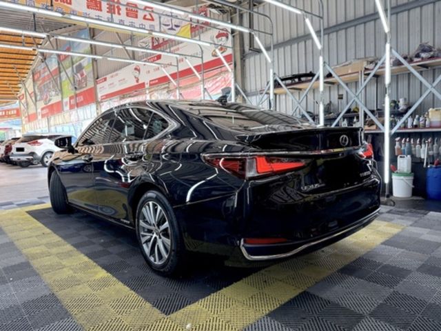 LEXUS凌志 ES300H  第19張相片