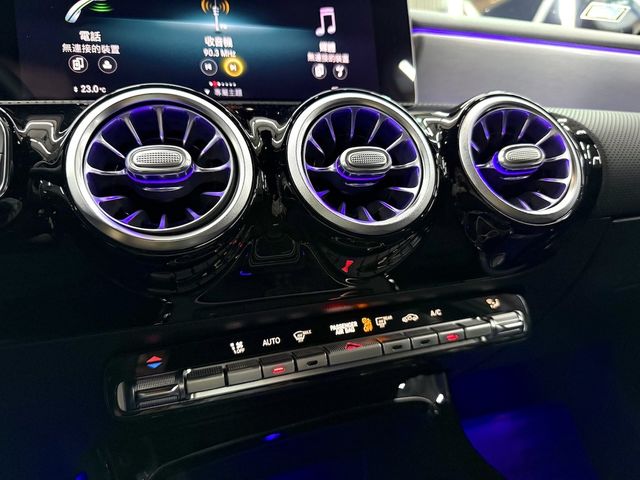 M-BENZ賓士 A180  第8張相片